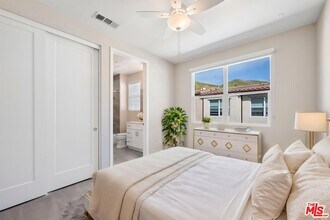 4374 Paxton Pl in Calabasas, CA - Building Photo - Building Photo