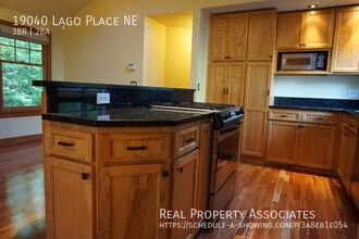 19040 Lago Pl NE in Lake Forest Park, WA - Building Photo - Building Photo