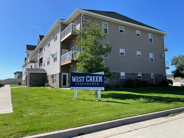 West Creek Crossing in West Fargo, ND - Building Photo