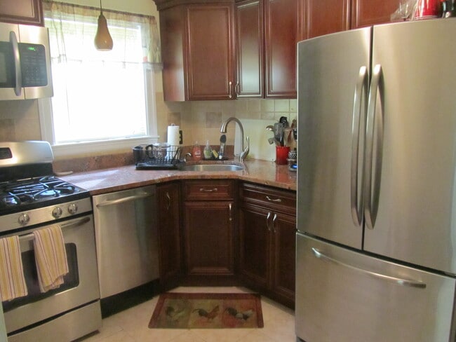 property at 18 Grew Hill Rd