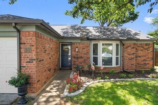 512 Yellowstone Dr in Grapevine, TX - Building Photo