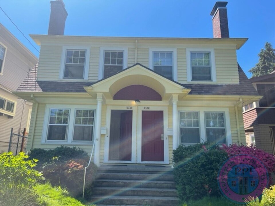 2338-2340-2340 SE Salmon St in Portland, OR - Building Photo