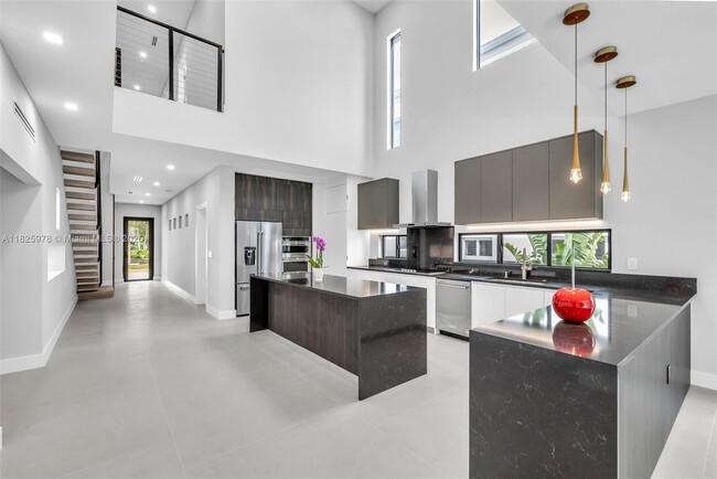 property at 808-810 SW 9th St