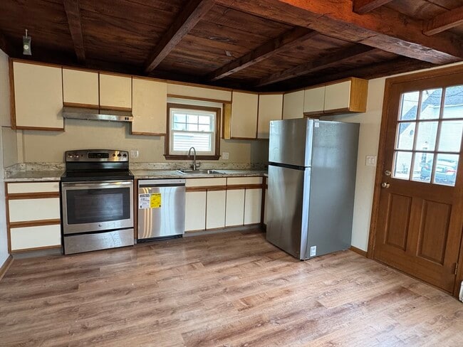 13 Lovett St in Beverly, MA - Building Photo - Building Photo