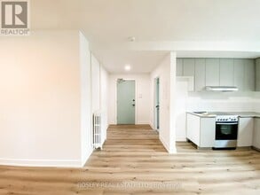 14 Wadsworth Blvd in Toronto, ON - Building Photo - Building Photo