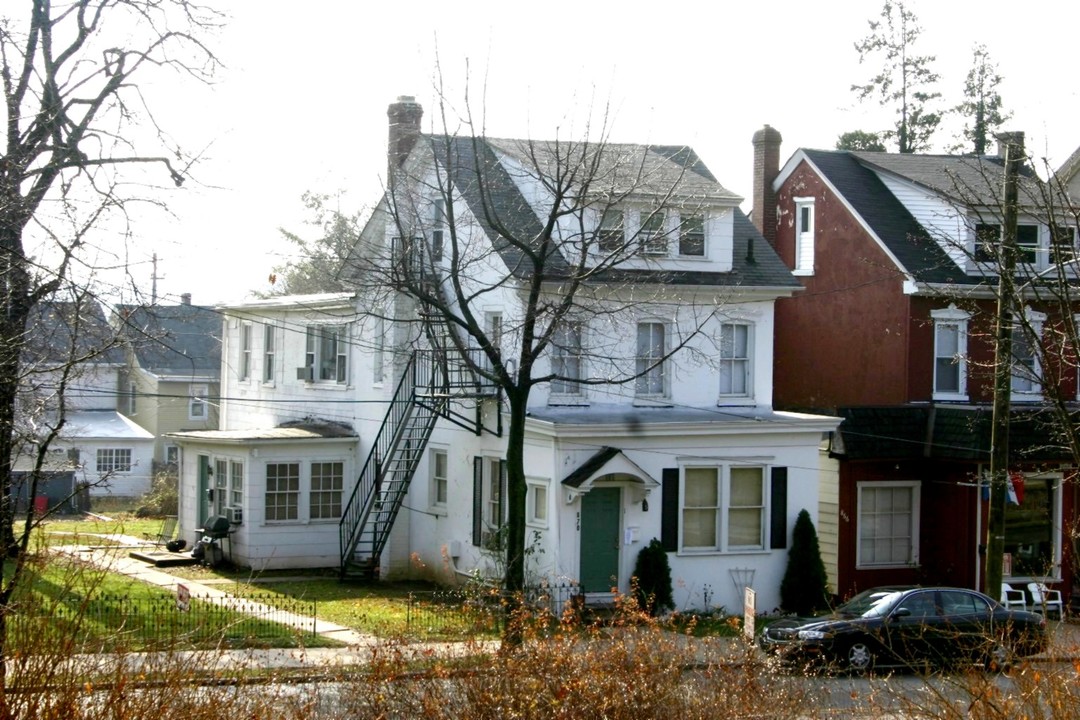 870 E High St in Pottstown, PA - Building Photo