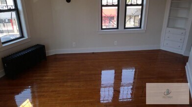 5037 W Montrose Ave in Chicago, IL - Building Photo - Building Photo