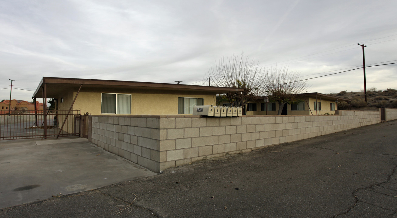 15811 Apple Valley Rd in Apple Valley, CA - Building Photo