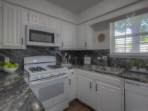 6213 S Yorktown Ave in Tulsa, OK - Building Photo - Building Photo