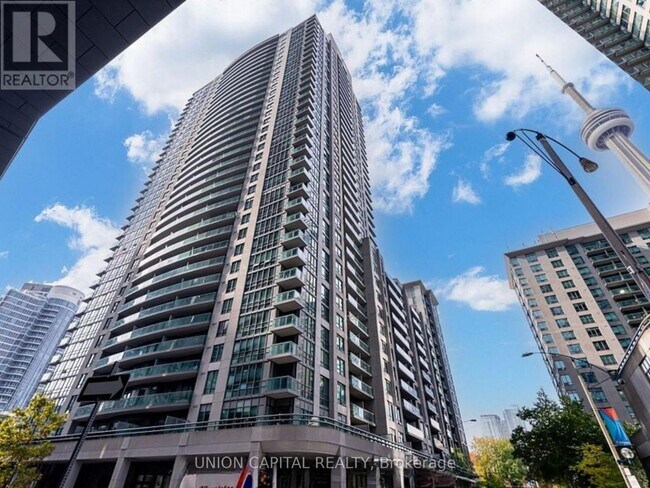 19 Grand Trunk Crescent in Toronto, ON - Building Photo - Building Photo