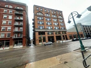 239 E Chicago St in Milwaukee, WI - Building Photo - Building Photo
