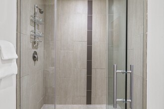 3550 Main St in Houston, TX - Foto de edificio - Building Photo