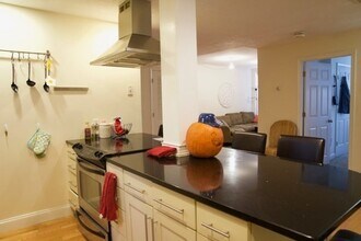 841 Parker St in Boston, MA - Building Photo - Building Photo