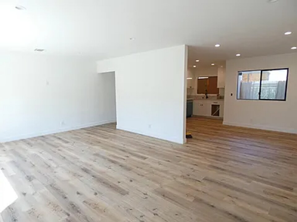 1347 N Stanley Ave in Los Angeles, CA - Building Photo