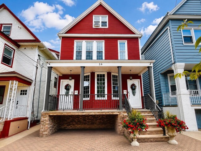 property at 26 W 35th St