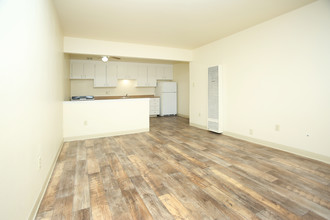 Parkwood Square Apartments in Sacramento, CA - Building Photo - Interior Photo