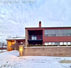 969 GreenView Ct in Rochester Hills, MI - Building Photo - Building Photo