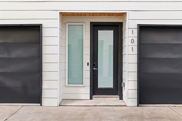 property at 5802 Lindell Ave