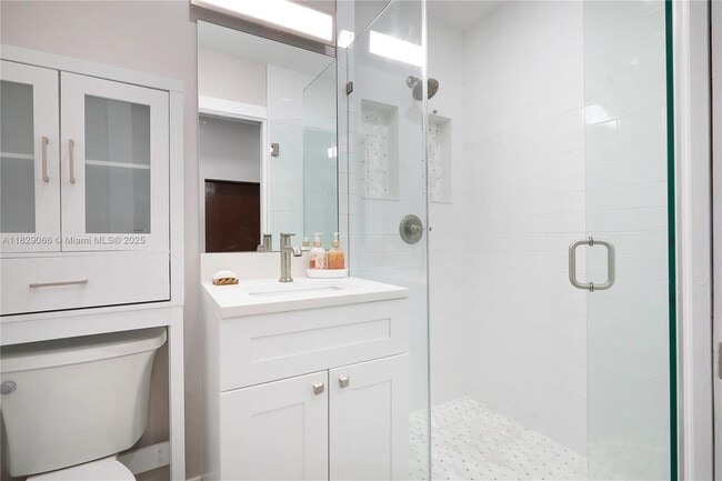 2368 SW 21st St-Unit -Side in Miami, FL - Building Photo - Building Photo