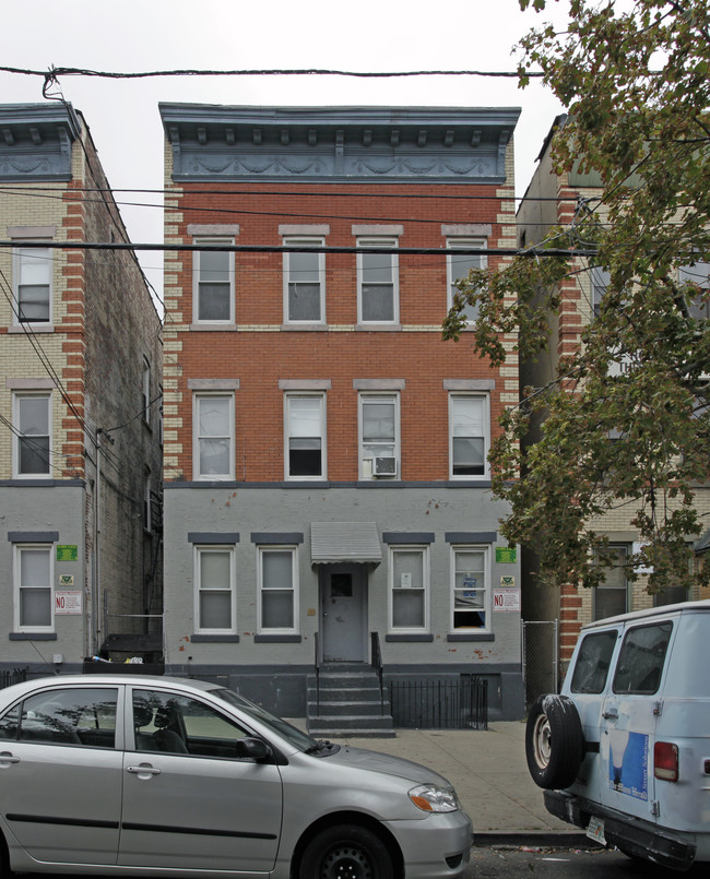 231 Van Horne St in Jersey City, NJ - Building Photo - Building Photo