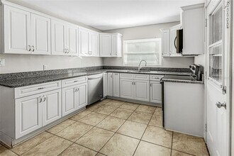 1607 S Lakeview Ave in Leesburg, FL - Building Photo - Building Photo