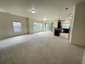 659 NE Adwick Dr in Beaverton, OR - Building Photo