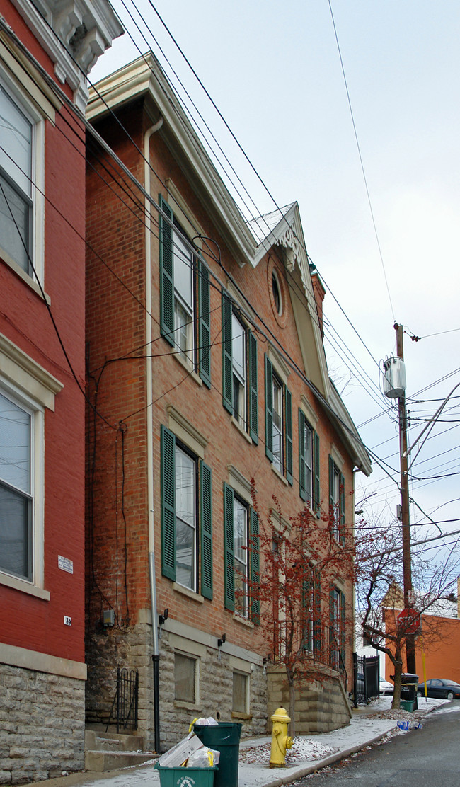 37 W Hollister St in Cincinnati, OH - Foto de edificio - Building Photo