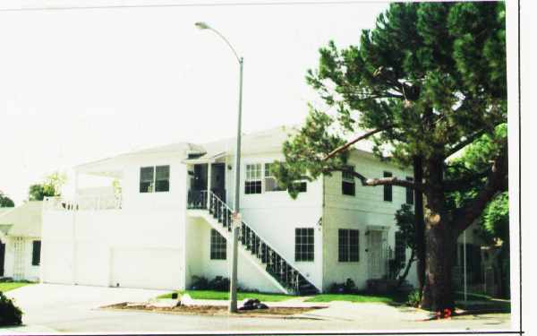 154-156 Robinson St in Los Angeles, CA - Foto de edificio - Building Photo