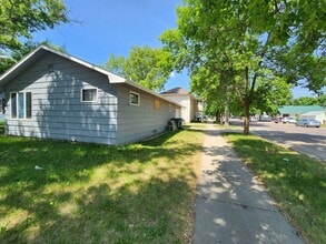 401 S Maple in Watertown, SD - Building Photo - Building Photo