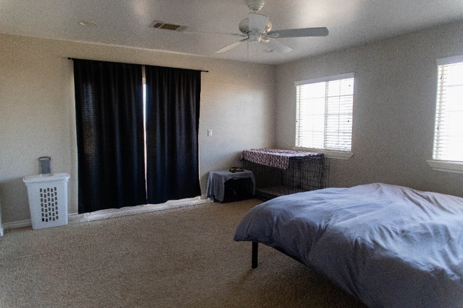 12072 Pacific Rd in Phelan, CA - Foto de edificio - Building Photo