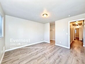 12543 NE 23rd Pl in Bellevue, WA - Building Photo - Building Photo