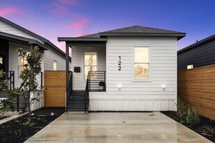 122 E 31st St in Houston, TX - Building Photo