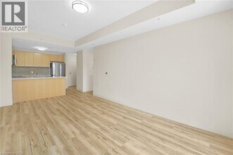 301 Westmount Rd W in Kitchener, ON - Building Photo - Building Photo