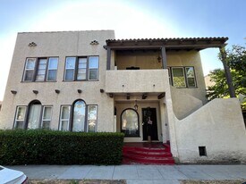 2516 Cedar Ave in Long Beach, CA - Building Photo