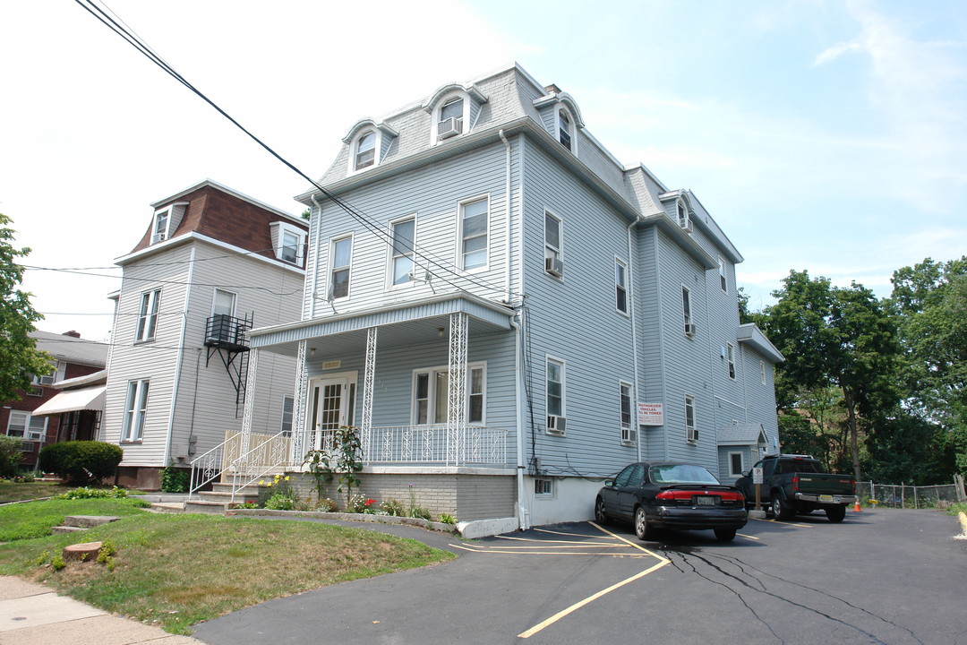 117 W Grand St in Elizabeth, NJ - Building Photo