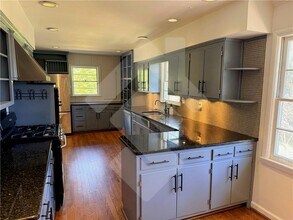 140 Spring Dr in Roswell, GA - Building Photo - Building Photo