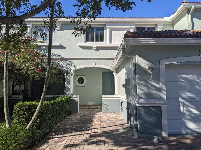 2226 Oakmont Dr in Riviera Beach, FL - Building Photo - Building Photo