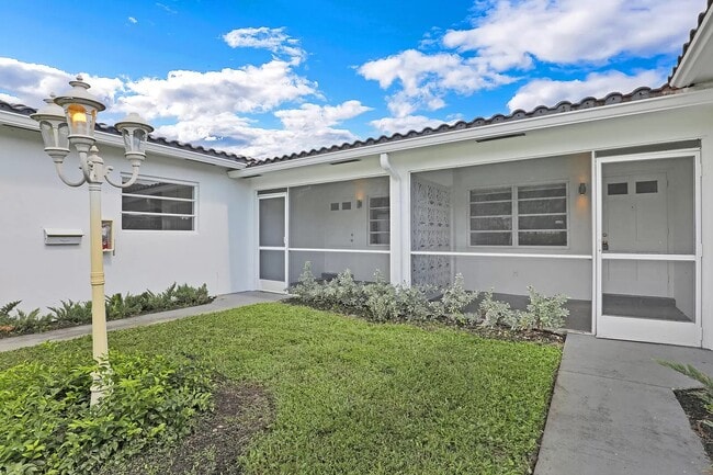 2133 NE 56th Ct in Fort Lauderdale, FL - Building Photo - Building Photo