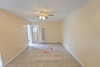 126 Wilson Ave in Bakersfield, CA - Building Photo - Building Photo