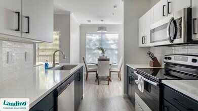 1215 W Slaughter Ln, Unit 936 in Austin, TX - Foto de edificio - Building Photo