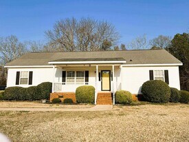 108 Glenn Forest Dr in Hodges, SC - Building Photo