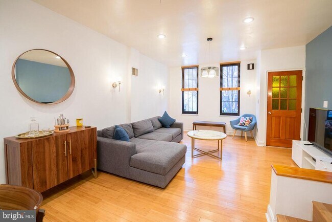 242 Fairmount Ave in Philadelphia, PA - Building Photo - Building Photo