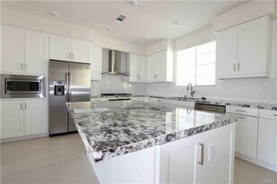 180 Harringay in Irvine, CA - Building Photo