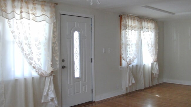 12-70 Edward St in Fair Lawn, NJ - Building Photo - Building Photo