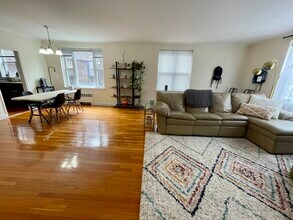 1527 Beacon St, Unit 3 in Brookline, MA - Building Photo - Building Photo