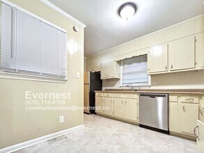 3460 Estes Dr in College Park, GA - Building Photo - Building Photo