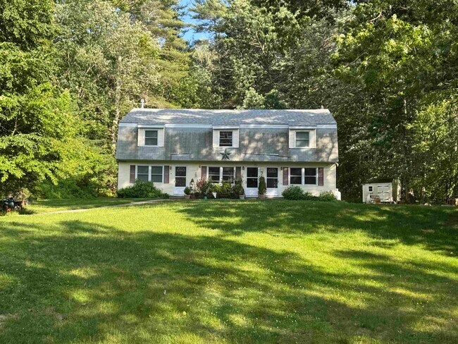 4 Linda Ln in Stratham, NH - Foto de edificio - Building Photo