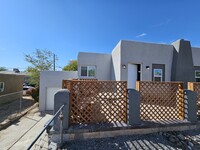 241 Estancia Dr NW, Unit 241 Unit B in Albuquerque, NM - Foto de edificio - Building Photo