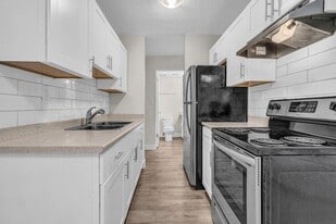 Gatensbury Apartments in Coquitlam, BC - Building Photo