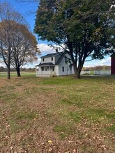 1896 Spruce St in Suffield, CT - Building Photo - Building Photo